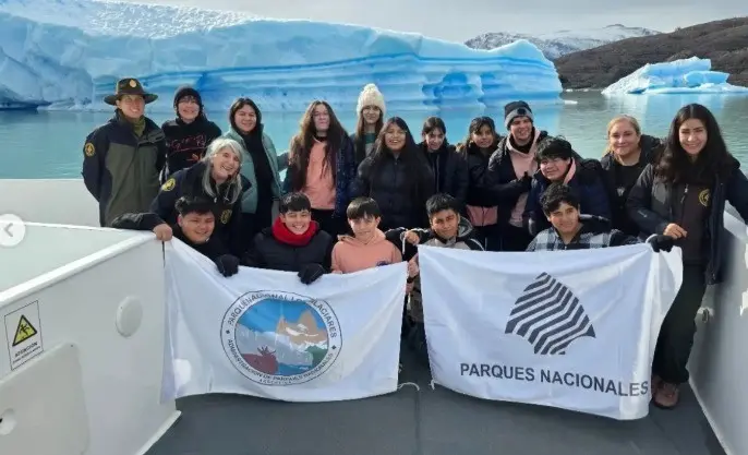 Plano ambiental argentino levou mais de cinco mil crianças e adolescentes para navegar entre geleiras no Parque Naciona…