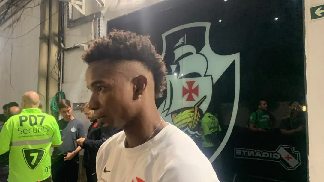 Thiago Mendes disse que a torcida do Vasco o fez virar vascaíno, mesmo não sendo cria da Barreira. A superação das crít…