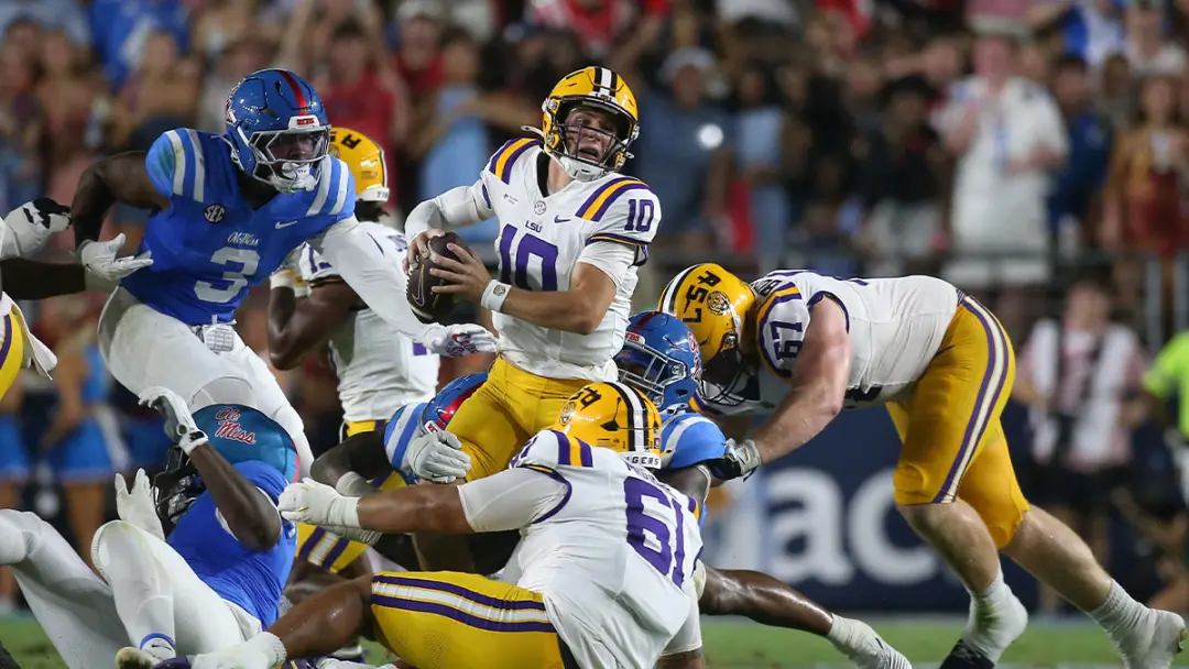 Sam Leavitt teve falhas na linha de fundo durante o jogo da LSU contra Ole Miss, gerando preocupações de comentaristas.…