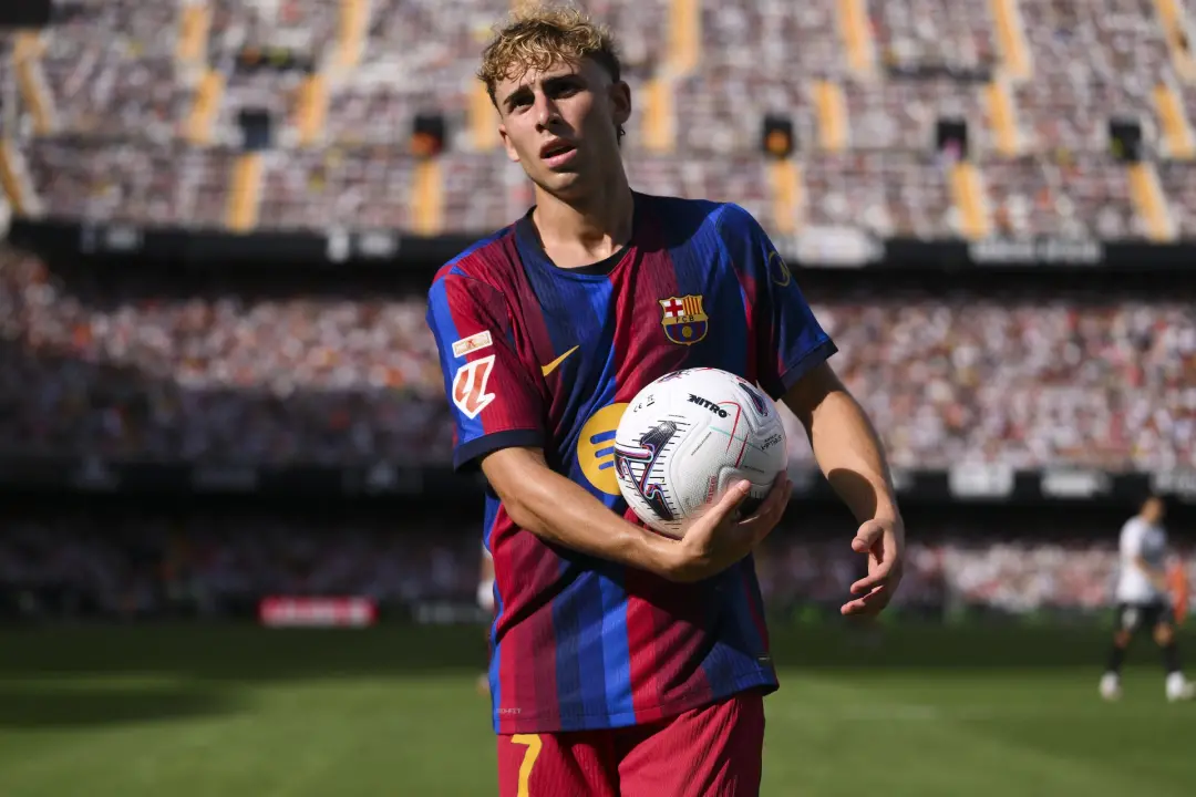 Raphinha marcou hat-trick no jogo contra Sevilla, garantindo a oitava vitória do Barcelona em todas as competições. A a…