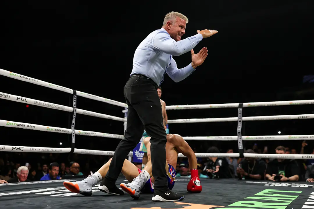 Isaac Cruz vence Nestor Bravo por nocaute no Pechanga Arena em San Diego. A luta foi dura e o fim veio com um gancho es…