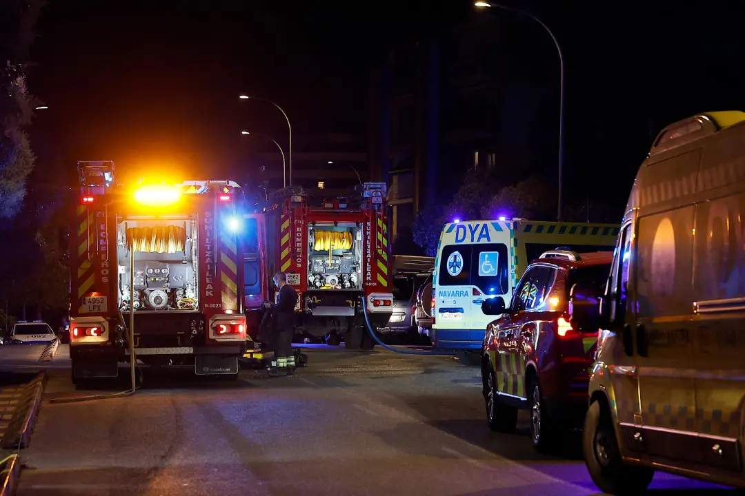 Pamplona, na residência Padre Menni, um incêndio deixou uma mulher morta e 18 feridos. A situação forçou a mudança de m…