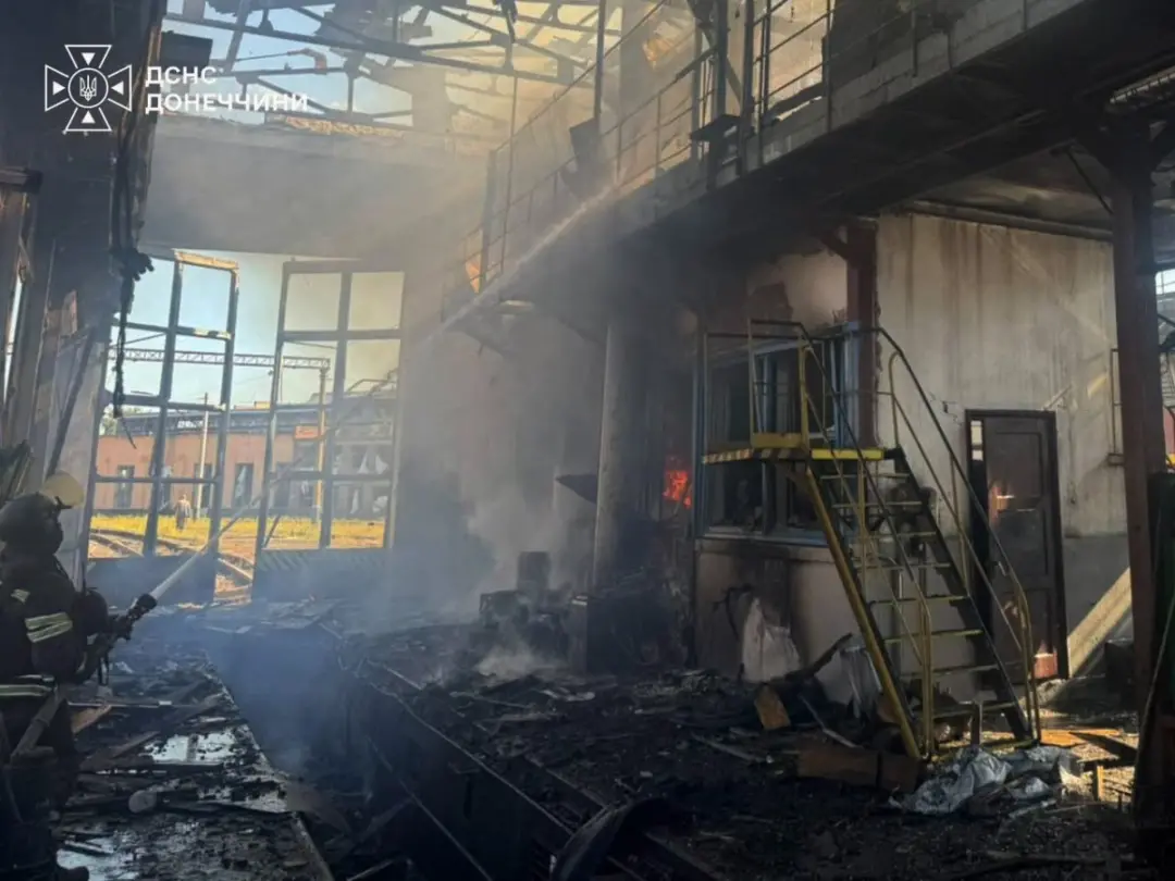 Quatro mortos em ataque aéreo em Kiev, três são crianças. Atingir residência de família assim mostra o quanto a guerra …