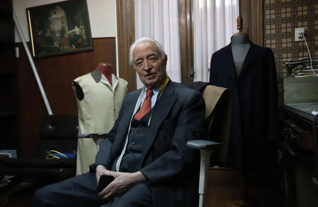 Buenos Aires, alfaiataria antiga, tem um mestre de 92 anos cuidando do negócio há mais de sete décadas. A receita dele …