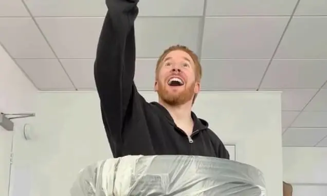 Neil Jones, dançarino do Strictly Come Dancing, ficou sem parceira celebridade mais um ano. Ter dois recordes mundiais …