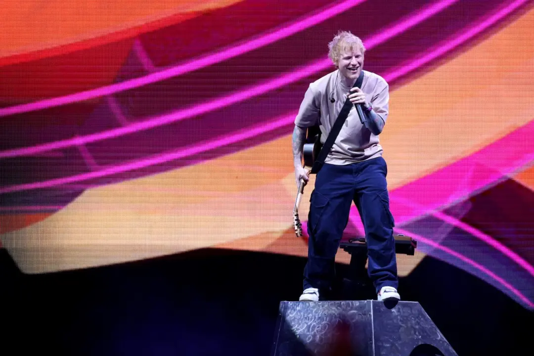 Ed Sheeran pediu desculpas no show em Filadélfia após Macklemore ser retirado do line up por falas pro Palestina. A com…