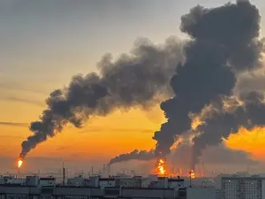 Moscou viu dois mortos e uma refinaria de petróleo atingida por ataque de drones no último dia de eleição. É preocupant…