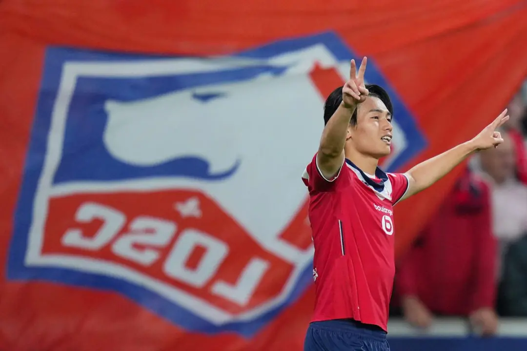Ayase Ueda entra como titular no lugar de Olivier Giroud no jogo do Lille contra OGC Nice no Sul da França. A troca mos…