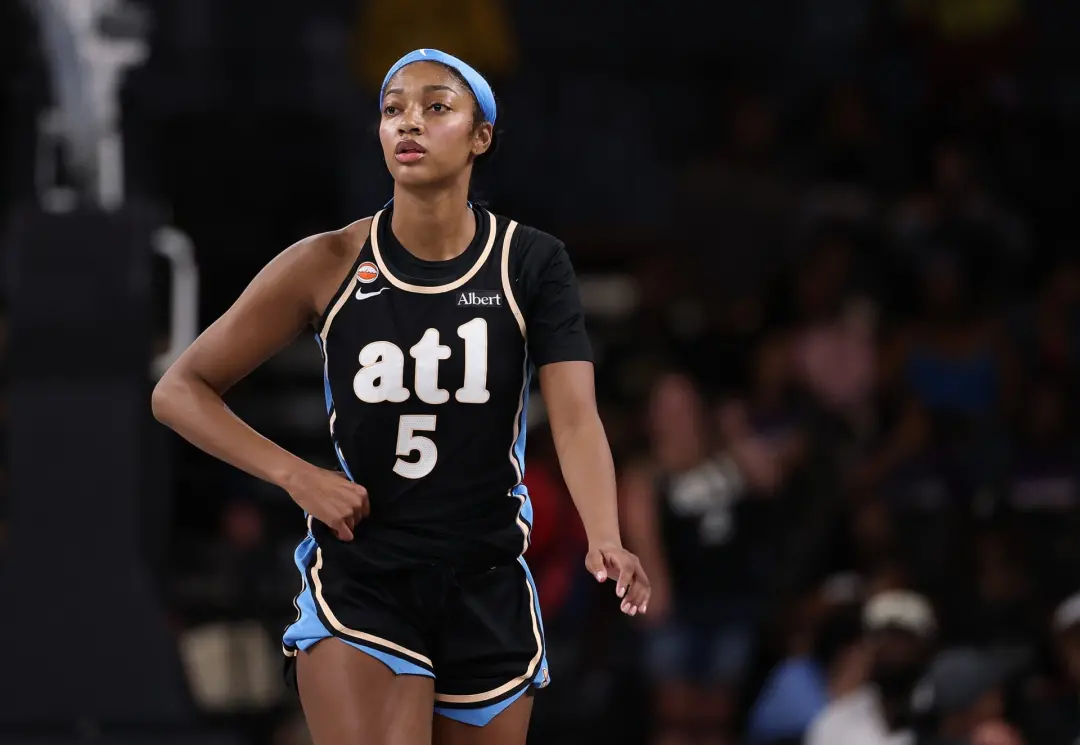 Angel Reese alcançou o recorde da WNBA com seu 500o rebote na vitória da Atlanta Dream contra o Chicago Sky. Apesar dis…