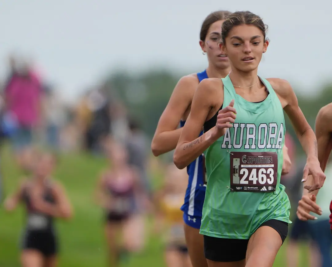 Woodridge e Aurora levaram os títulos de equipe no Spartan Invitational, com os garotos de Woodridge vencendo a divisão…