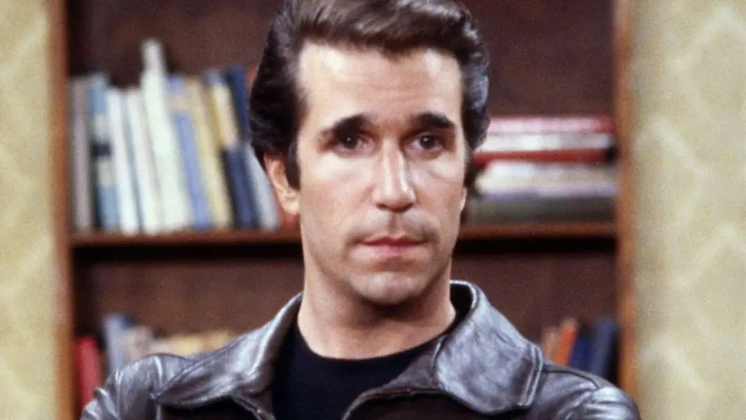 Happy Days, série popular dos anos 70, criou o termo saltando o tubarão em 20 de setembro de 1977. A cena onde Fonzie p…
