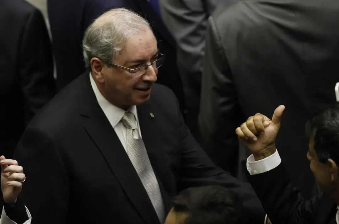 122 candidatos já trocaram de domicílio eleitoral em 2026. O caso do Eduardo Cunha, que tentou voltar para a Câmara por…