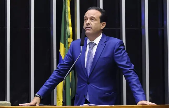 R$ 5 milhões bloqueados em bens de André Moura e outros por suspeita de fraude em contrato do Governo do Rio. É um sina…