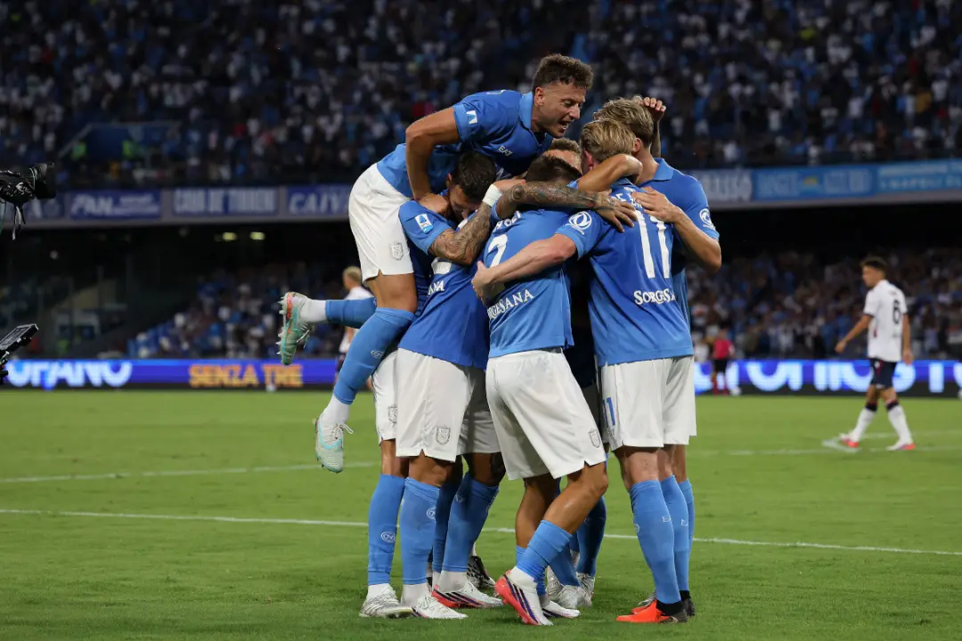 Fiorentina e Napoli se enfrentam no Artemio Franchi neste domingo. Com Napoli em 10º e Fiorentina em 16º, jogo importan…