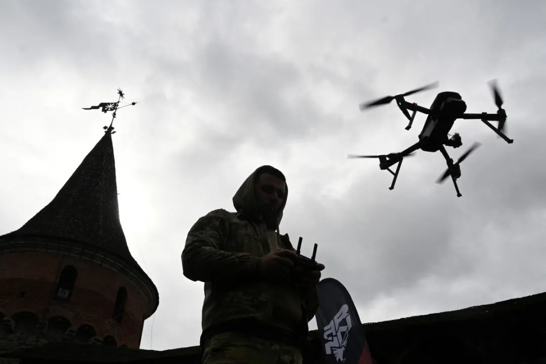 Mais de mil drones ucranianos atacaram áreas e refinaria em Moscou no último dia das eleições parlamentares. Ataque vis…