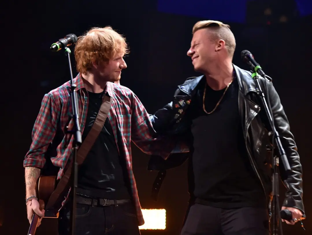 Ed Sheeran trocou a configuração da Loop Tour em Filadélfia, retirando o palco B tradicional que ele usa para pedidos d…