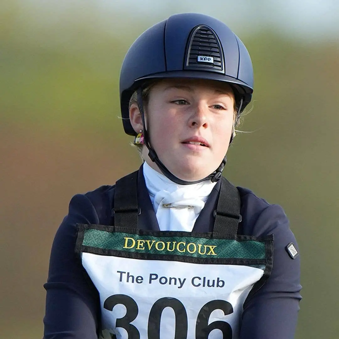 Mia Tindall, aos 12 anos, competiu no Blenheim Palace International Horse Trials em 20 de setembro, seguindo os passos …