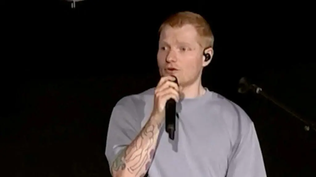 Ed Sheeran fez show após ser obrigado a tocar mesmo depois que Macklemore foi dispensado por comentários pró-Palestina.…