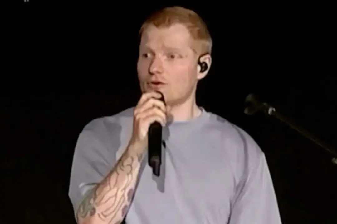 Ed Sheeran mudou shows por medo de ser atacado com projéteis após a polêmica do Macklemore. É um sinal de como a pressã…