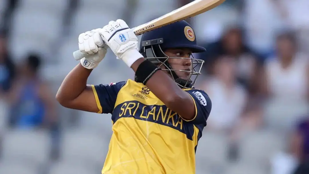 83 de Athapaththu leva Sri Lanka a vencer o primeiro semi final contra Paquistão, chegando aos 178 em 17.5 overs. O des…