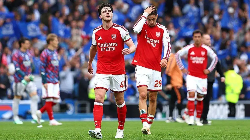 Arsenal perdeu contra o Brighton, dominados em campo e cometendo erros técnicos. A falta de controle no meio e criativi…