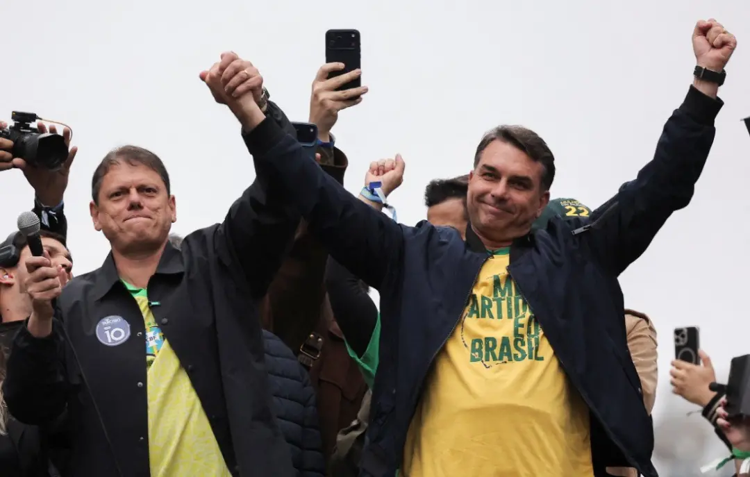 Tarcísio de Freitas está na mira de políticos bolsonaristas preparando cenário de segundo turno com Flávio Bolsonaro. A…