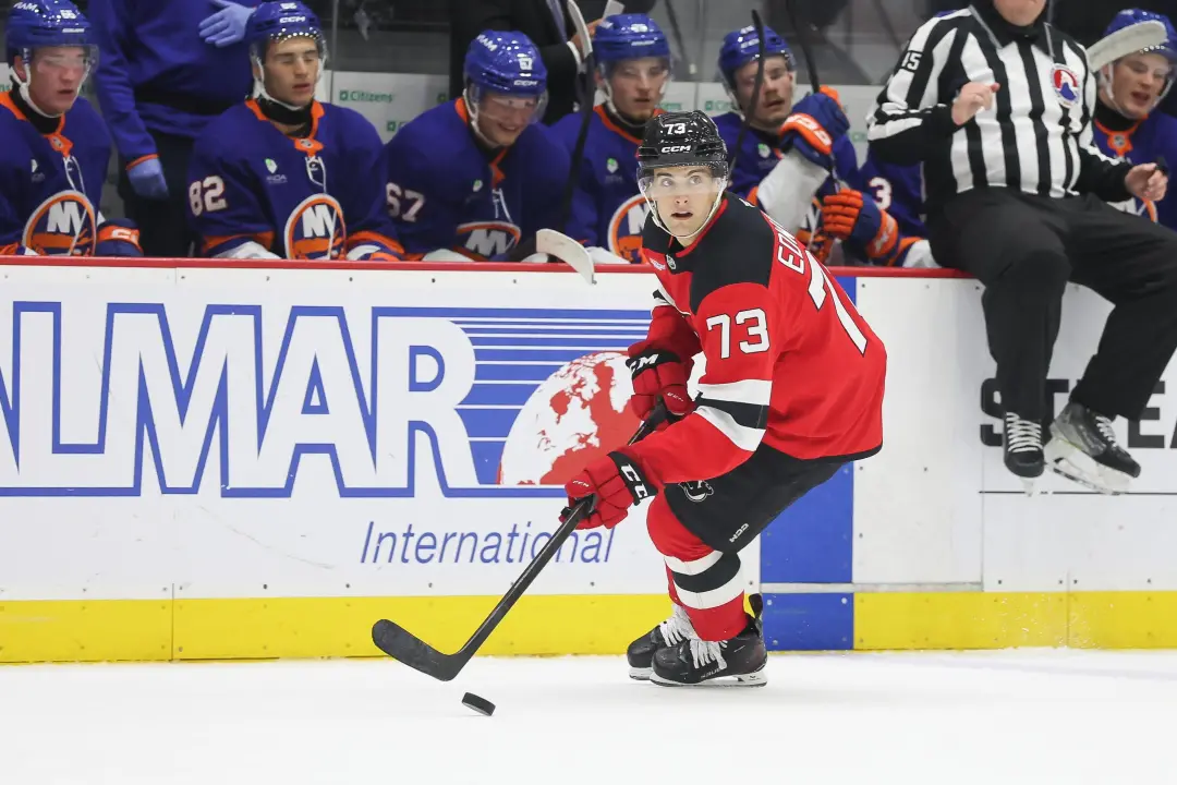 New Jersey Devils contra New York Islanders, um jogo de pré-temporada às 13h ET. As batalhas no acampamento focam em qu…
