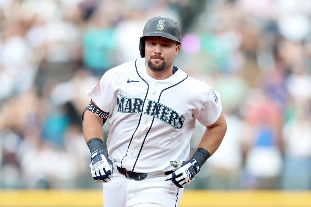 Cal Raleigh, no jogo contra os Rockies, marcou o maior home run da carreira, com 459 pés. A admiração pelo feito esbarr…
