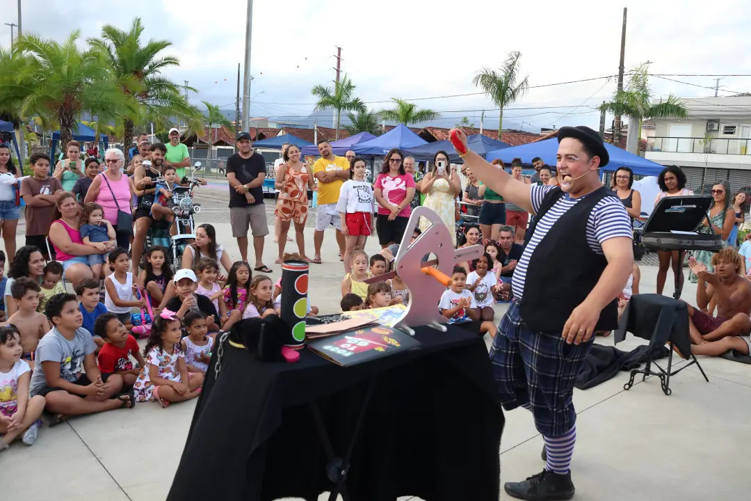 Praia Grande organiza o Domingo no Parque, com feira de artesanato, música e contação de histórias das 14h às 20h. É bo…