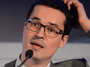 Deltan ligou Ministro do TSE e disse que recorrerá da suspensão de campanha ao Senado. Acho o movimento de usar o recur…