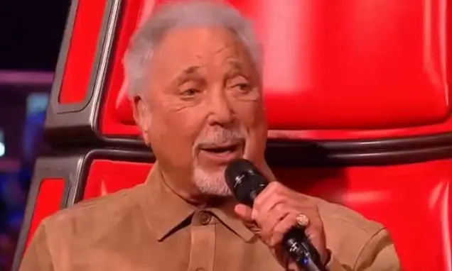 The Voice perdeu meio milhão de telespectadores e a petição para reinstalar Sir Tom Jones chega a 57 mil assinaturas. E…