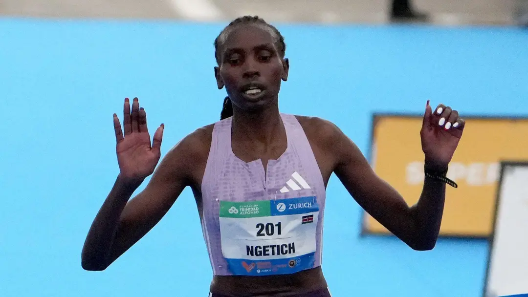 Agnes Ngetich quebrou o recorde de meio maratona feminino em uma hora, cinco minutos e quinze segundos na Corrida Mundi…