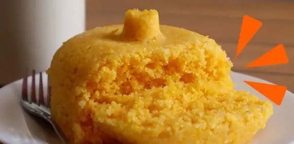 Cuscuz sem cuscuzeira, feito em casa com peneira e panela, é possível com flocão de milho, água e um recheio. Essa adap…