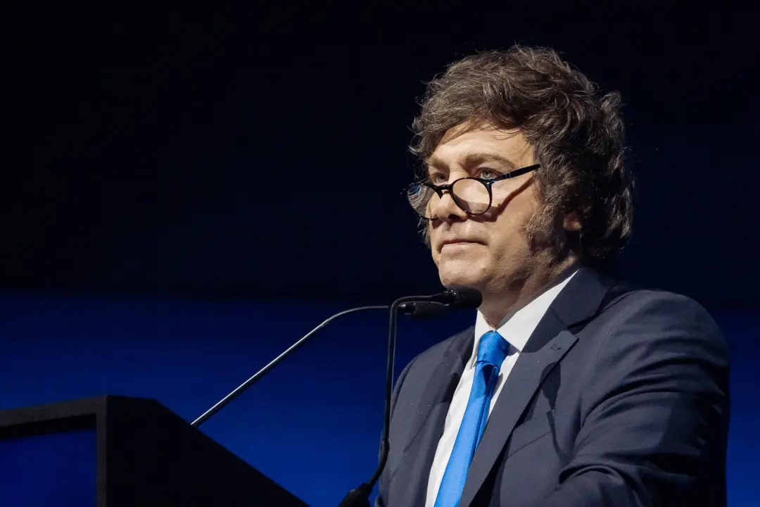 PIB da Argentina encolheu 0,6% no segundo trimestre, a primeira contração em dois anos. A recuperação econômica que sus…
