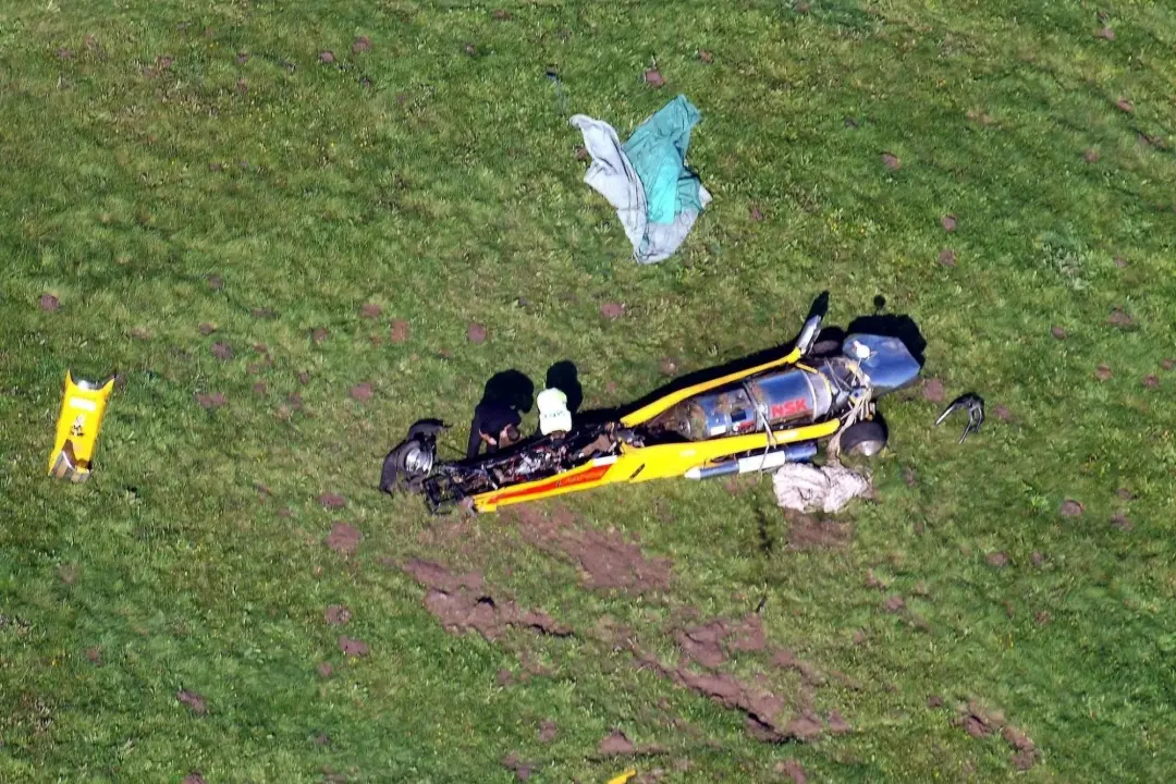 Richard Hammond sofreu um acidente de carro em Top Gear, chegando a 288mph, e ficou em coma profundo. É pesado ver a fr…