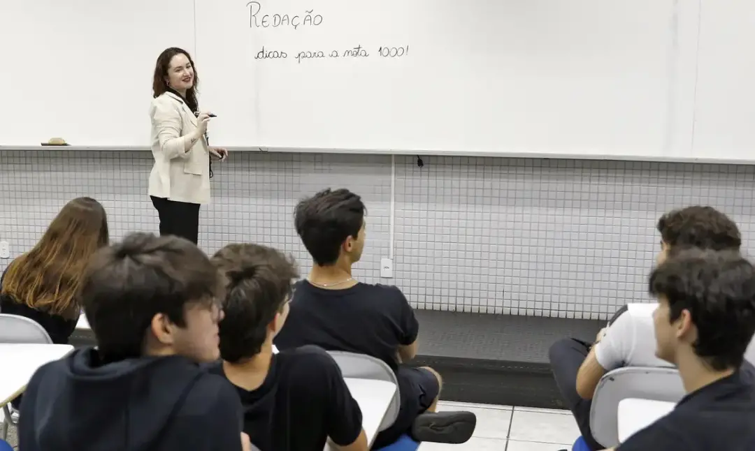 Mais de 625 mil pessoas vão fazer a Prova Nacional Docente neste domingo, em todo o país. É uma avaliação grande pra qu…