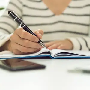 Vírgula ou travessão, a dúvida gramatical sobre quando usar cada pontuação aparece. Ponderar o uso certo mostra respeit…