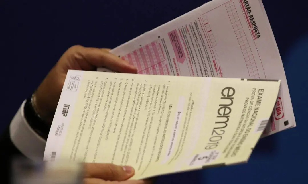 Enem 2028 terá mudanças na redação e questões, trocando o texto único por tarefas variadas de escrita, como artigos e c…
