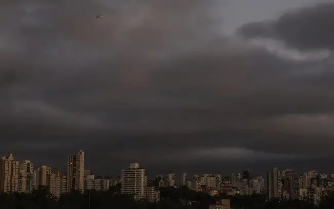 Chuvas esperadas por todo Brasil na próxima semana, com volume maior de até 100mm no Sul. Isso deve dar uma trégua no a…