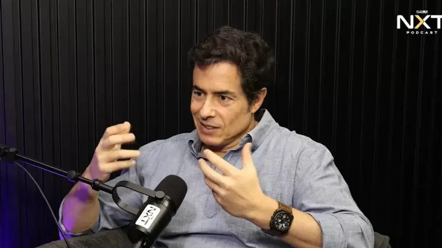 Felipe Folgosi chamou os imunizantes contra Covid de tecnologia, dizendo que não foram testados. Essa fala contradiz os…