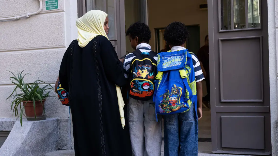 Itália propõe proibir burka e niqab em escolas e limitar alunos estrangeiros por sala. A medida, anunciada por Giorgia …