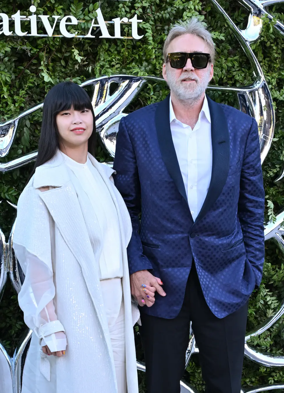 Nicolas Cage, com 62 anos, apareceu no Lucas Museum of Narrative Art em Los Angeles com a esposa Riko Shibata, de 31. É…