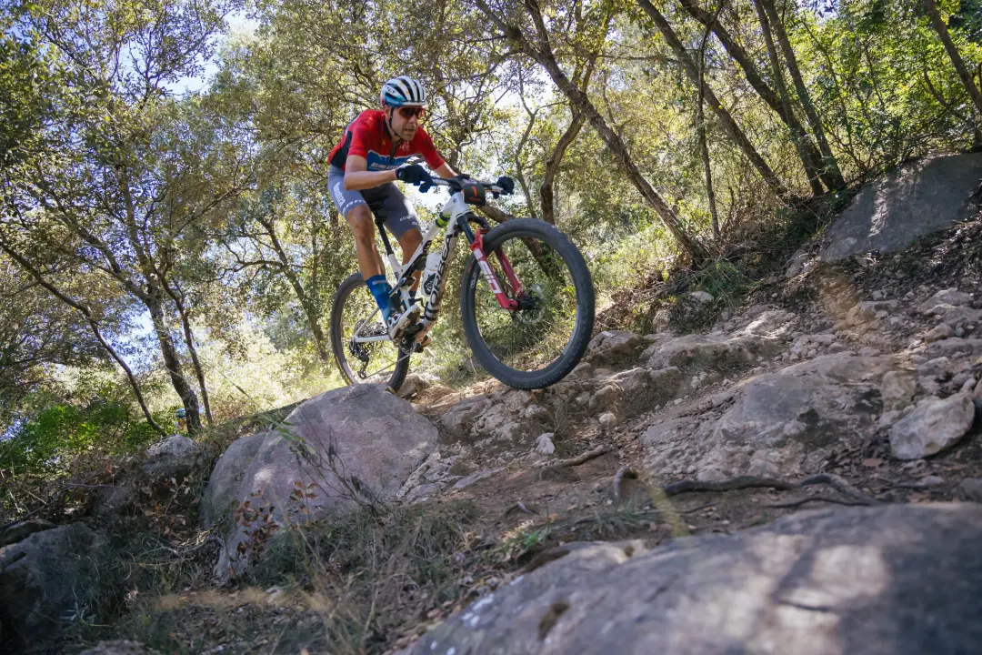 Girona, na Tramun Sea Otter, David Valero se impôs na última prova da Copa do Mundo XCM, levando a classificação geral.…