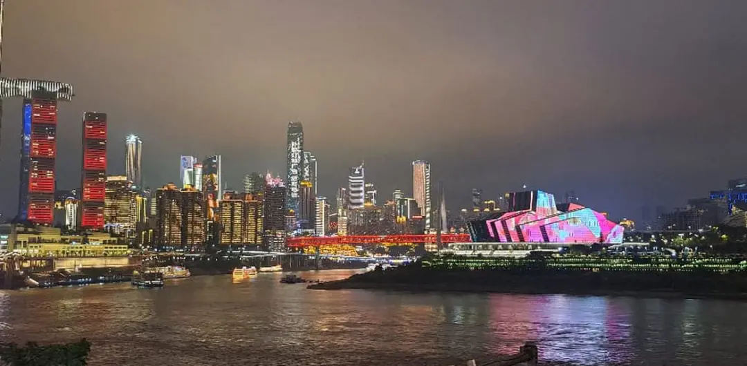 Chongqing tem 32 milhões de habitantes e é o maior município do mundo em extensão territorial. Essa metrópole, que junt…