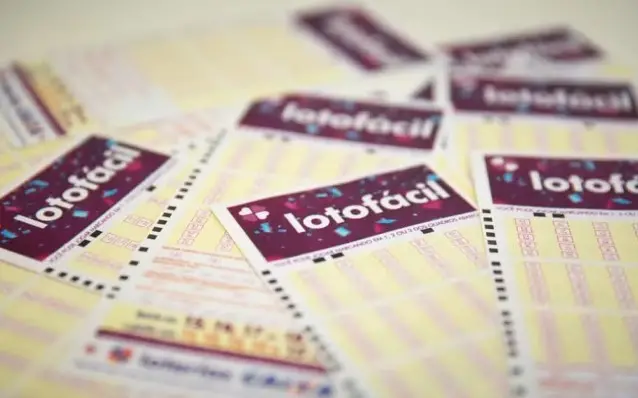 Os números do concurso 3784 da Lotofácil foram 1 2 8 10 11 12 15 16 18 19 20 21 22 24 25. Vendo a distribuição dos prêm…