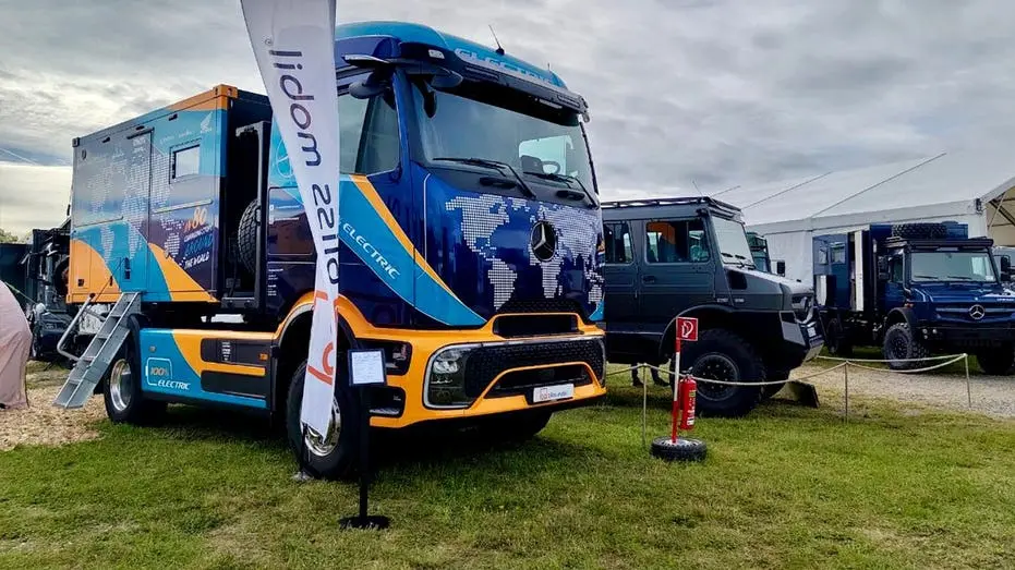 Elektrotrucker, Tobias Wagner, vai rodar o mundo em uma Mercedes-Benz eActros 600, um caminhão elétrico convertido em c…