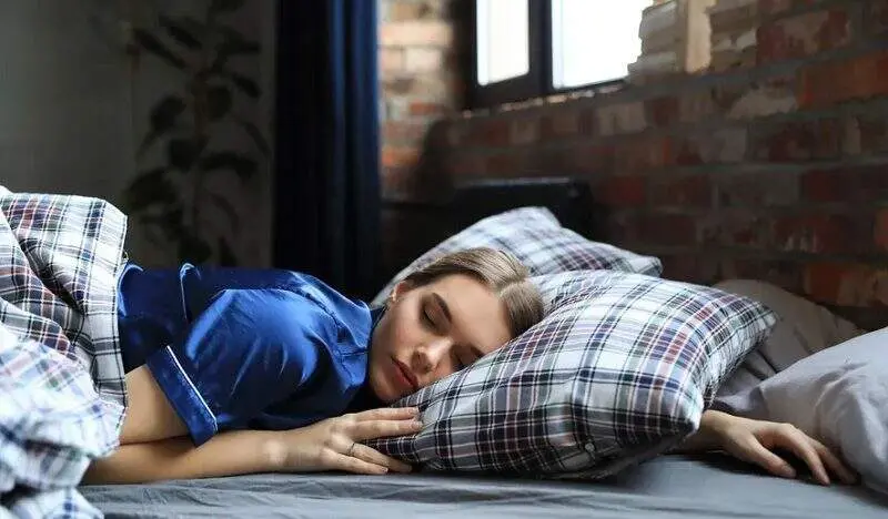 Sete a nove horas de sono é o recomendado para quem tem entre 18 e 64 anos, segundo estudos de 2015. Mas dormir demais …