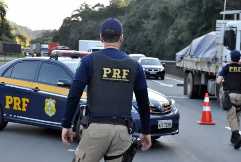 Portaria Conjunta TSE nº 4/2026 garante que operações da PRF não bloqueiem o deslocamento de eleitores nos dias de vota…