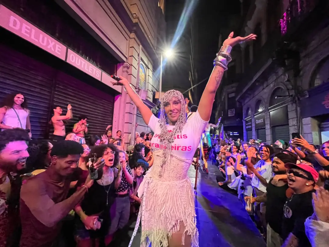Quinta edição da Marcha Trans e Travesti aconteceu no Centro do Rio com atendimentos de retificação civil da Defensoria…