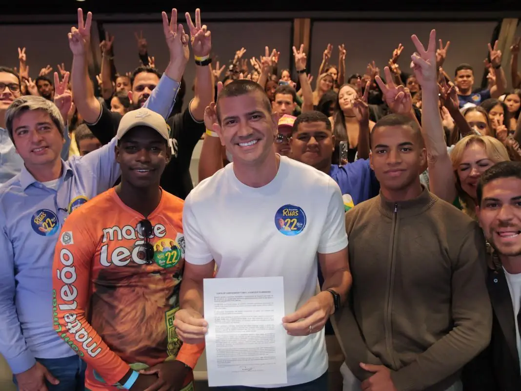 Douglas Ruas apresentou o projeto Rio Criativo para apoiar jovens artistas fluminenses durante um encontro no Santo Cri…
